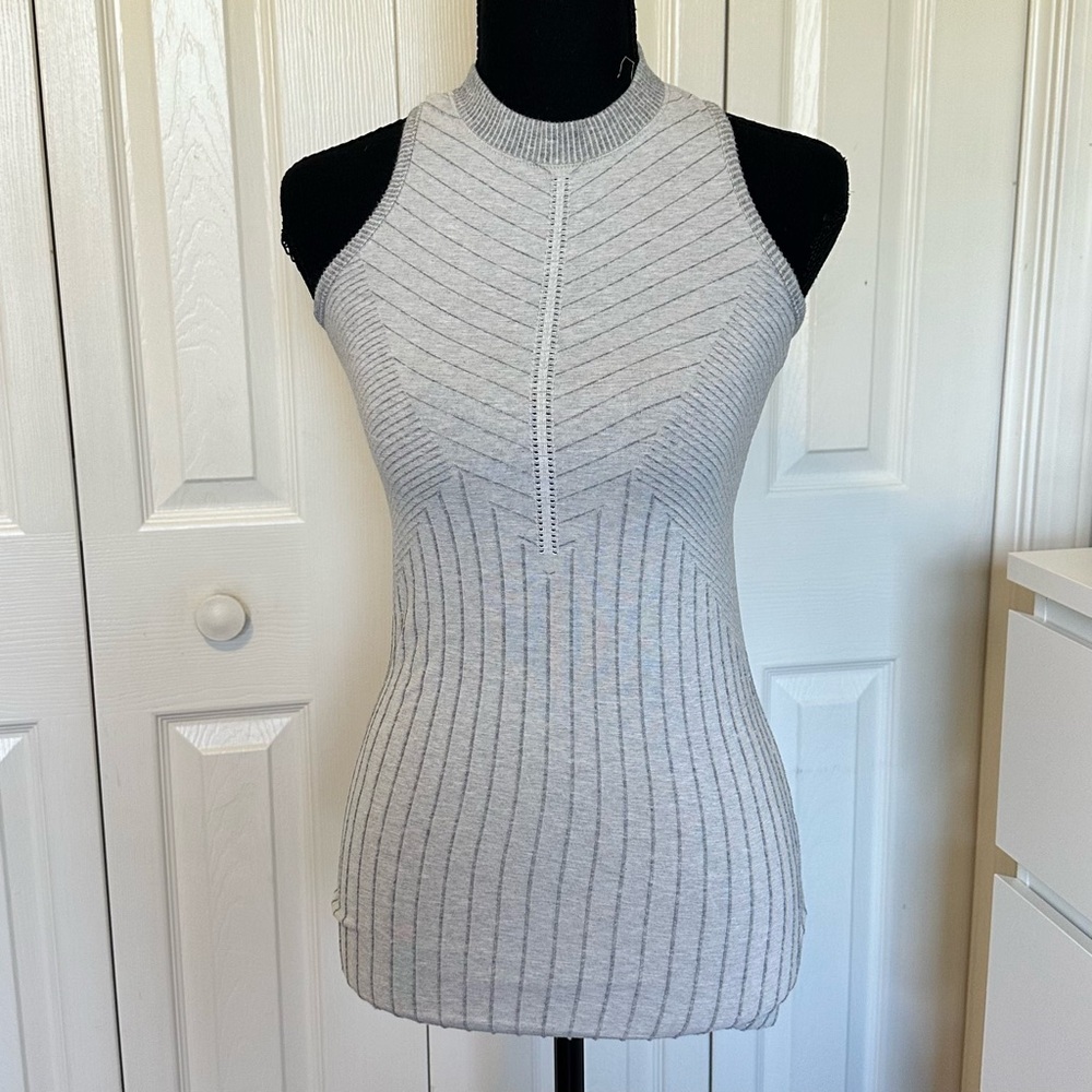 Athleta Sojourn Tank Light Gray Size M Women’s Ribbed Sleeveless Workout Top - Picture 2 of 8